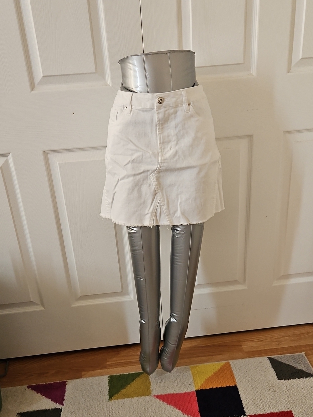 Kensie White Denim Skirt with Frayed Hem Size 10/30 NWOT